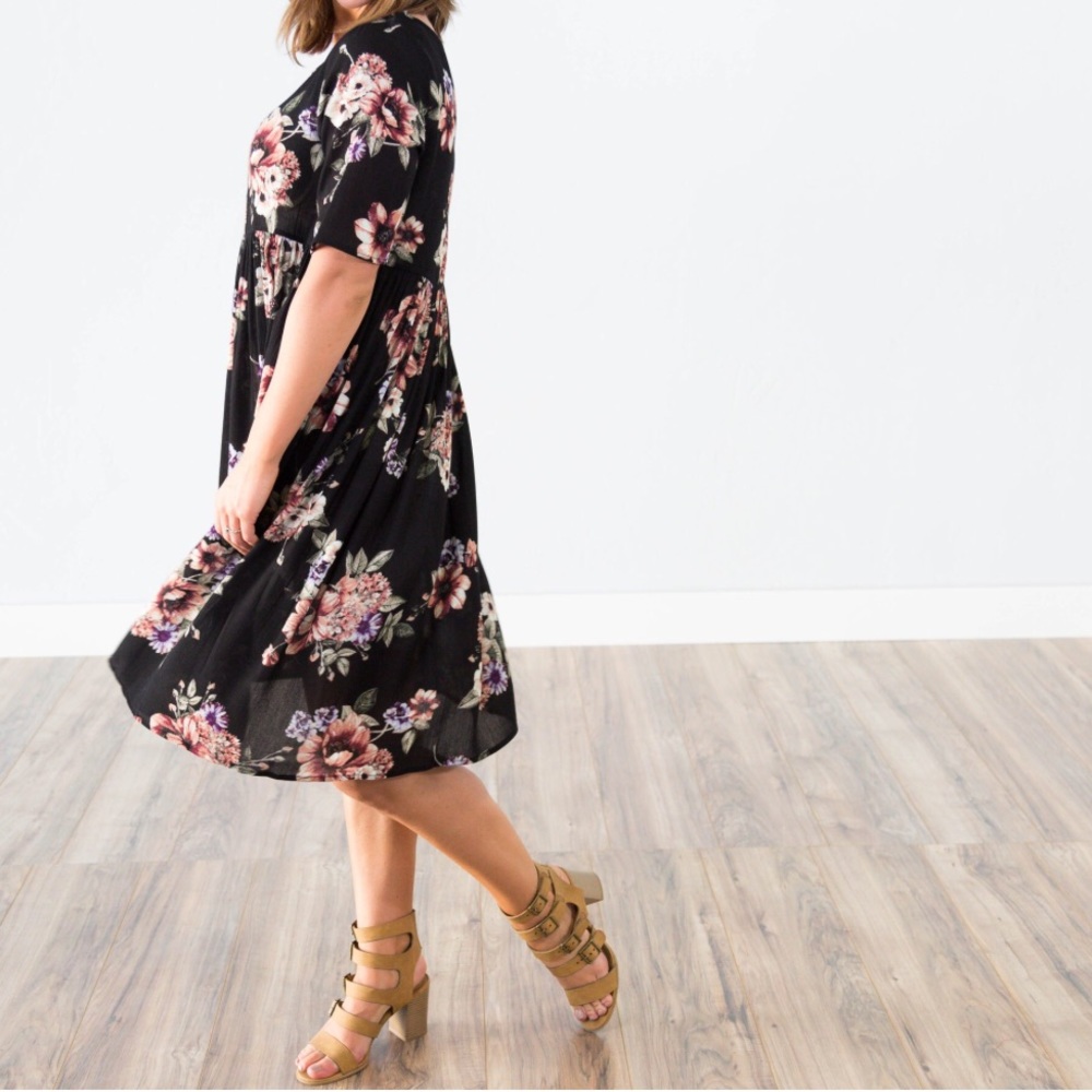 *1 left, size small Black Floral Dress